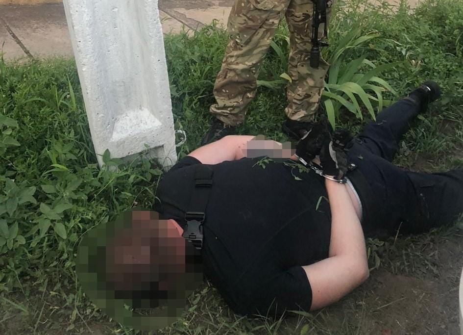 В Донецкой области разоблачили группу правоохранителей, которые торговали наркотиками и похищали людей
