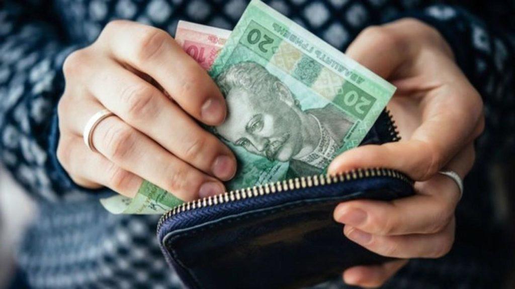 В сентябре минимальная зарплата в Украине увеличится до 5 тысяч гривен