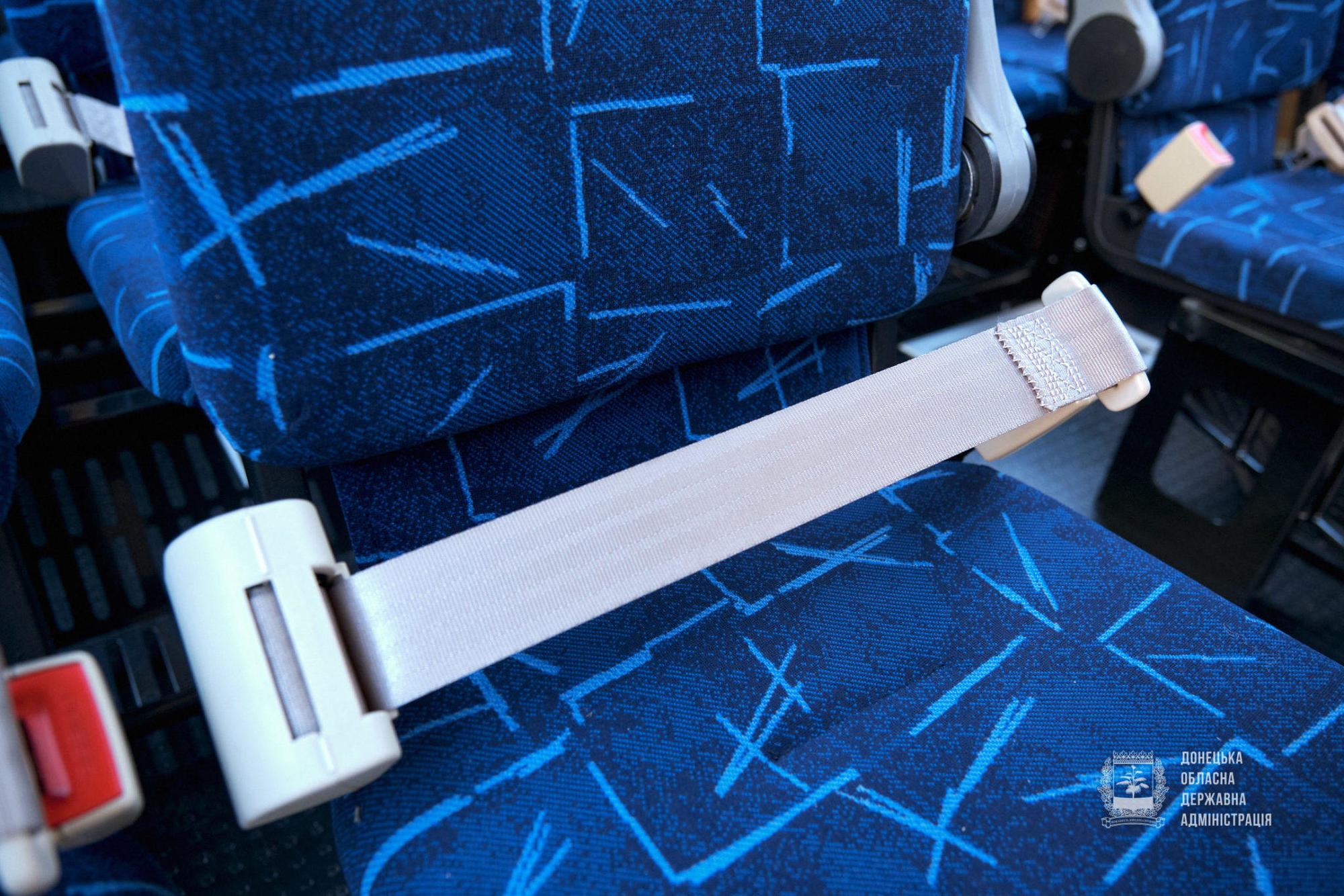 кресло школьного автобуса ремень безопасности