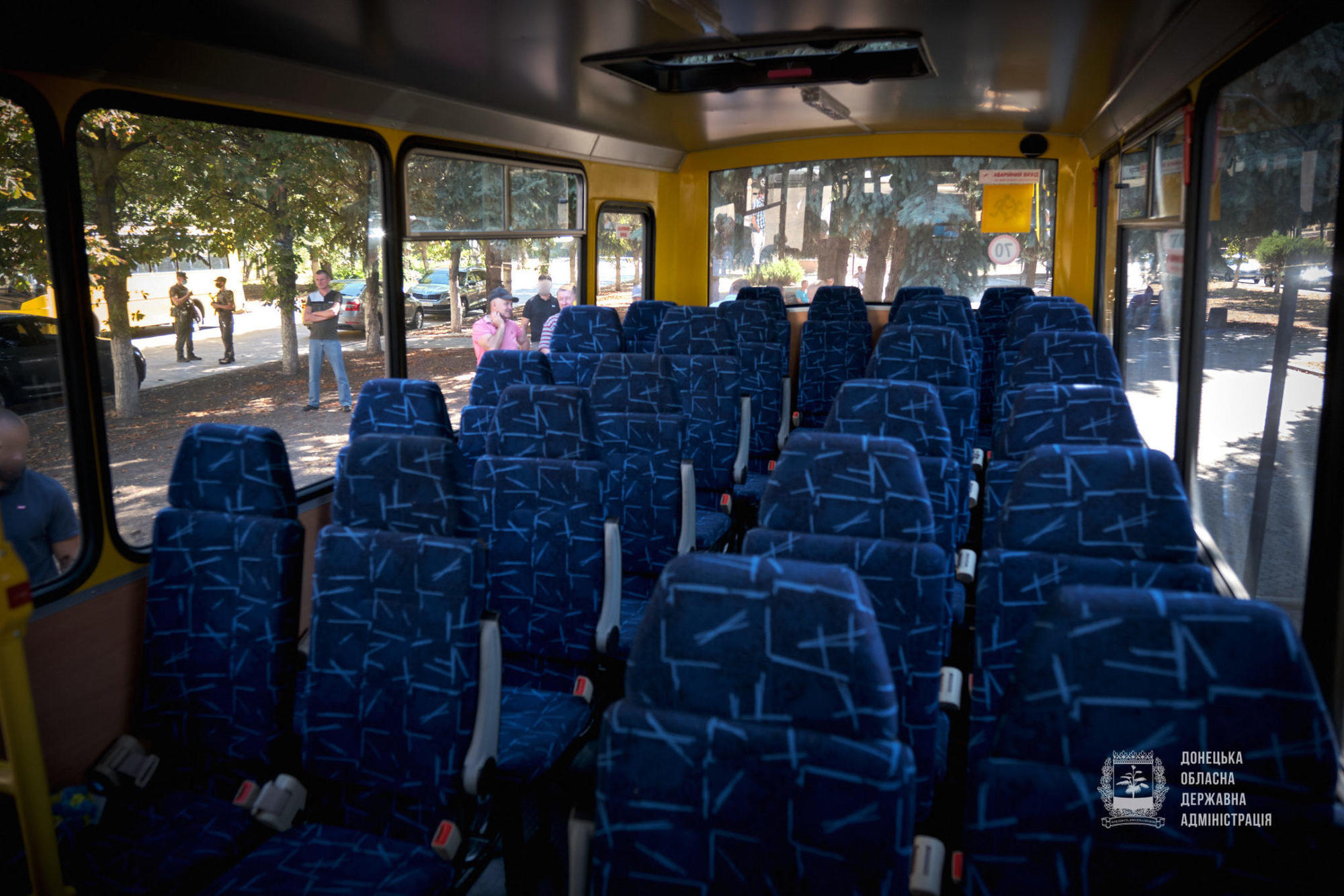 салон автобуса шкільний автобус