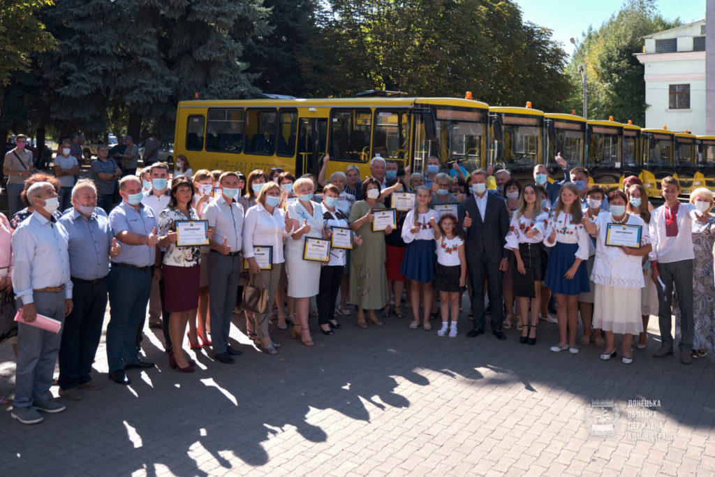 Школам Донеччини закупили 19 нових шкільних автобусів, потрібно ще 12
