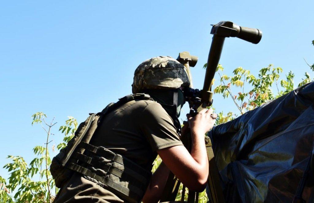 На сході України в неділю бойовики стріляли в бік українських військових 4 рази, — штаб ООС