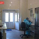 Ще вчаться: В новій ПЛР-лабораторії Торецька перевіряють по 20 людей на день (ФОТО)