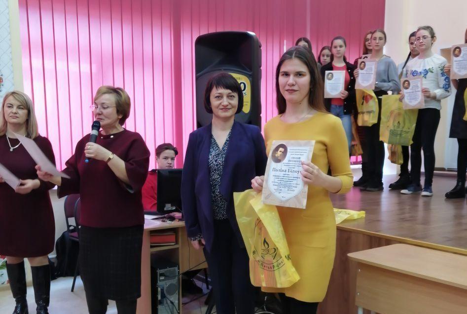 Троє дівчат з Донбасу стали призерками міжнародного конкурсу знавців української мови