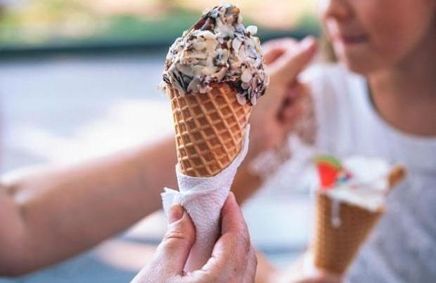 Сіверська міська рада купила понад півтисячі пачок морозива і 80 упаковок цукерок