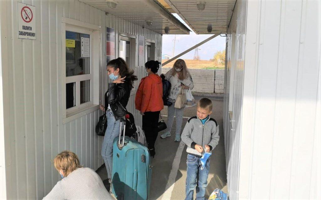 6 листопада гуманітарний коридор “Новотроїцьке-Оленівка” пропускає людей