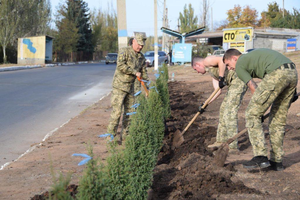 В Соледарі посадили 26 дерев в пам’ять про загиблих в авіакатастрофі під Чугуєвом