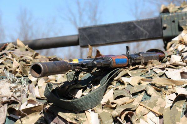 Загострення на Донбасі: бойовики вперше з початку перемир’я гатили з важкої зброї. Є поранений боєць ЗСУ