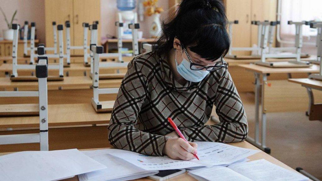 Учителям Бахмутской ОТГ будут выписывать до 20 тыс грн премии за успехи учеников, — решение совета