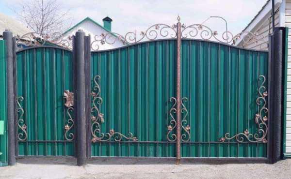 В Доброполье безработный с подельниками украл ворота и калитку. Его судили