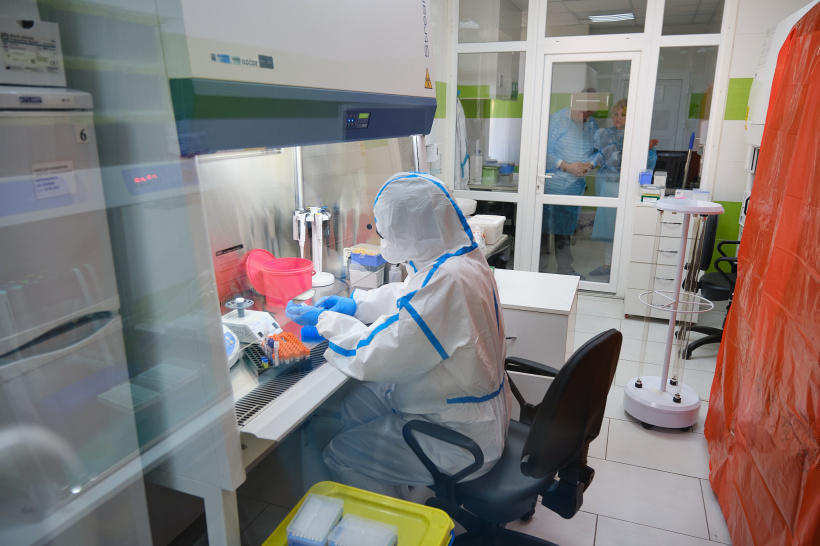 В Україні виявили ще 7 342 заражених коронавірусом, 153 з них — з підконтрольної Донеччини