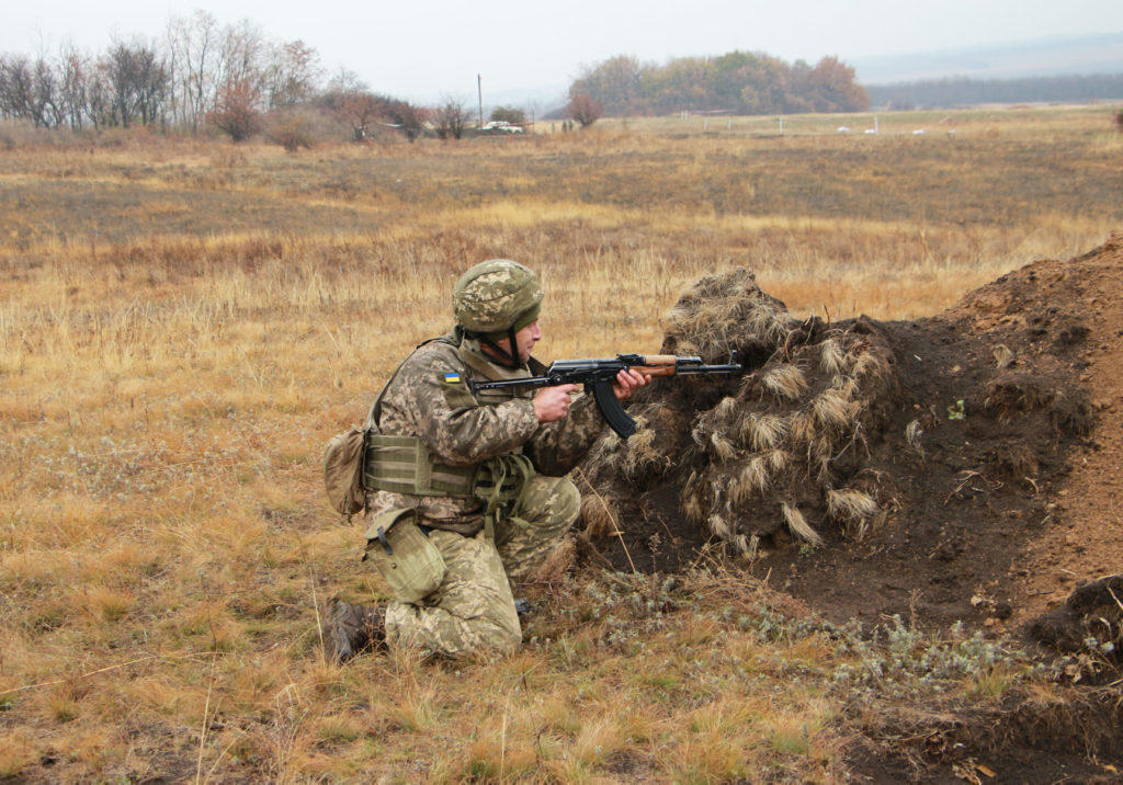 На Донбасі диверсанти бойовиків намагалися замінувати позиції ЗСУ. ДРГ окупантів відлякали стріляниною, — штаб ООС
