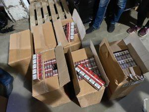 В Донецкой области готовились продать контрафакта на 13 млн. Товар конфисковали (ФОТО, ВИДЕО) 2