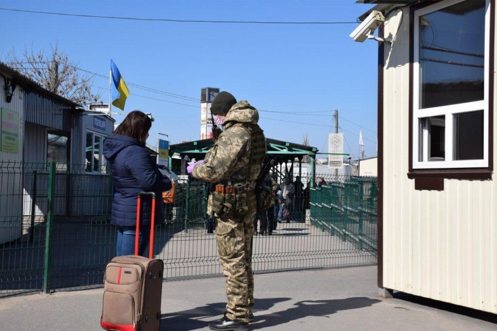 КПВВ на Донбасі: Сьогодні працює лише “Станиця Луганська”