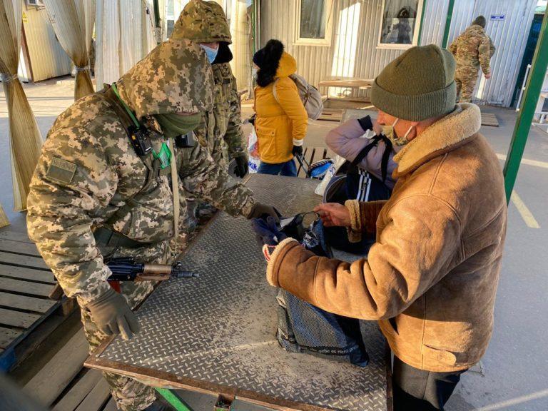 17 грудня можна перетнути лінію зіткнення на “Станиці Луганській”, а завтра розблокують “Оленівку — Новотроїцьке”