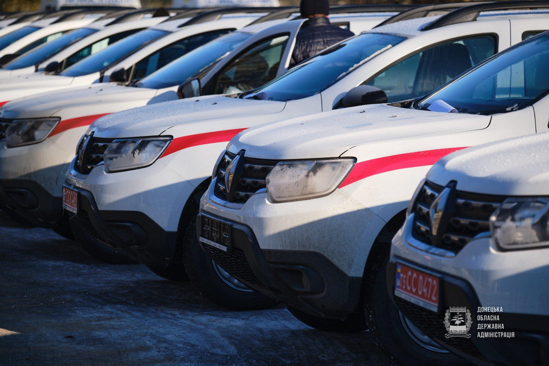 На придбання 18 нових службових автівок для сільських медзакладів Донеччини витратили майже 10 млн грн