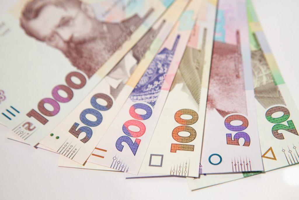Владельцы микробизнеса из Донбасса могут получить до тысячи долларов денежной поддержки. Детали, условия