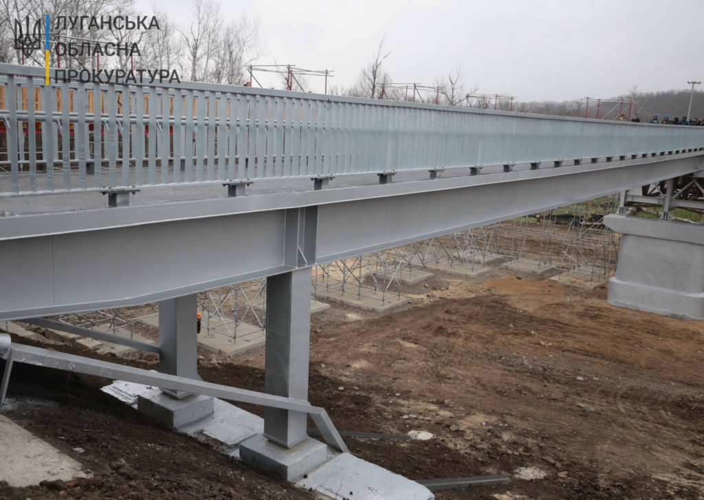 За ремонт моста на КПВВ “Станица Луганская” переплатили 3 млн грн. Обвиняют чиновника Луганской ОГА