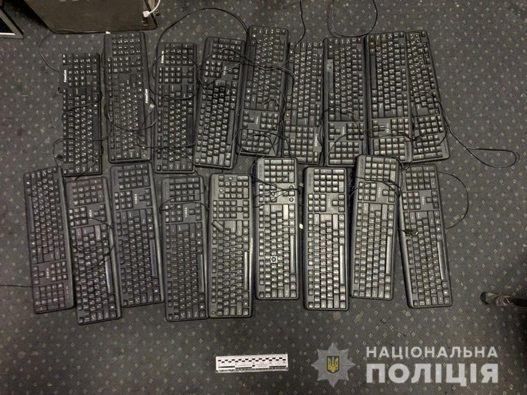 Изъятые клавиатуры в нелегальных игорных заведениях Донецкой области