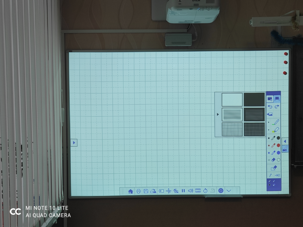 В Славянскую школу-интернат для слабовидящих детей привезли мультимедийный проектор