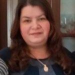 <div class='tooltipster-wrapper'><img class='tooltiper-img' src="https://freeradio.com.ua/wp-content/uploads/2020/12/Halyna-Stepchenko-2-150x150.jpeg"><h5>Галина Степченко</h5><span style="font-weight: 400;">39 лет. Медсестра в Таращанском центре первичной медико-санитарной помощи. На COVID-19 заболел также муж-медик Валентин и 13-летний сын Антон. Госпитализирована в тяжелом состоянии, потому что ждать результата теста надо почти неделю.</span>
<span style="font-weight: 400;">Писала сыну, что очень сильно его любит и скоро обязательно вернется домой. А уже на следующий день ее состояние стало критическим.</span>
<span style="font-weight: 400;">Сын Антон неделю не знал о смерти родителей. В день похорон его как раз перевели из интенсивной терапии в обычную палату, врачи сказали, что у него все будет хорошо. Мальчик догадывался о трагедии, поскольку ни папа, ни мама ему не звонили и не отвечали, когда он сам их набирал.</span>
<span style="font-weight: 400;">Родители парня прожили вместе 17 лет и умерли с разницей в один день</span></div>