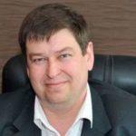 <div class='tooltipster-wrapper'><img class='tooltiper-img' src="https://freeradio.com.ua/wp-content/uploads/2020/12/Ievhen-Nazarov-150x150.jpeg"><h5>Евгений Назаров</h5><span style="font-weight: 400;">43 года. Глава перемещенного учебного заведения “Луганский центр профессионально-технического образования".</span>
<span style="font-weight: 400;">В Луганске возглавлял местную команду КВН, был ведущим юмористических мероприятий и находился в русле общественных событий.</span>
<span style="font-weight: 400;">"Горел работой, у него было много интересных идей"</span></div>
