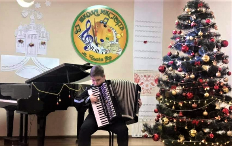 В Донецкой области 8-летний аккордеонист победил на международном музыкальном конкурсе во Франции