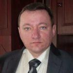<div class='tooltipster-wrapper'><img class='tooltiper-img' src="https://freeradio.com.ua/wp-content/uploads/2020/12/Valentyn-Stepchenko-150x150.jpg"><h5>Валентин Степченко</h5><span style="font-weight: 400;">51 год. Анестезиолог в Таращанской центральной районной больнице. На COVID-19 заболела также жена Галина, которая была медсестрой в поликлинике, и 13-летний сын Антон. Госпитализирован в тяжелом состоянии, потому что ждать результата теста надо почти неделю.</span>
<span style="font-weight: 400;">"Мужчина находился в другой больнице, и ему не говорили о смерти жены. Но кто-то позвонил и все-таки рассказал. Ему стало хуже после такого известия, и к вечеру его тоже не стало”.</span>
<span style="font-weight: 400;">Супруги прожили вместе 17 лет и умерли с разницей в один день. Сыну о смерти родителей не говорили неделю</span></div>