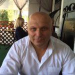 <div class='tooltipster-wrapper'><img class='tooltiper-img' src="https://freeradio.com.ua/wp-content/uploads/2020/12/Viktor-Kolodko-150x150.jpg"><h5>Виктор Колодько</h5><span style="font-weight: 400;">58 лет. Врач, заведующий поликлиники Винницкой областной больницы им. Пирогова.</span>
<span style="font-weight: 400;">От осложнений коронавируса сначала умерла его 92-летняя мама, потом - брат, а через неделю ㅡ и сам врач</span></div>