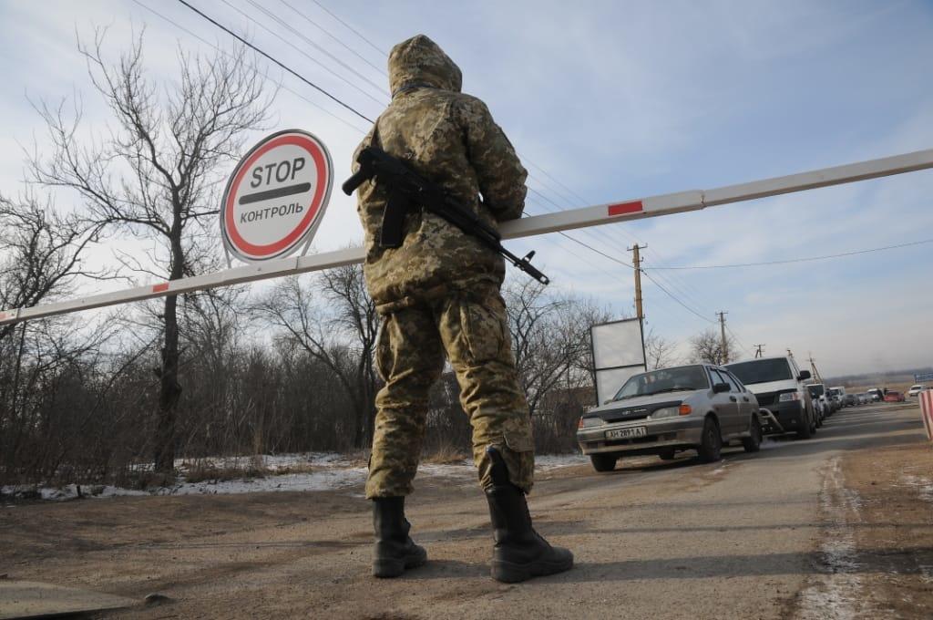 На Донбассе сегодня пропускают только через Станицу Луганскую