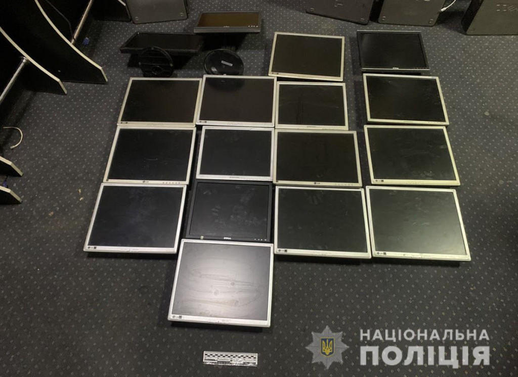Изъятые мониторы в нелегальных игорных заведениях Донецкой области