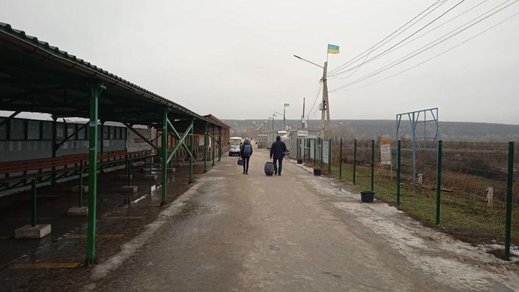 Сегодня пройти линию разграничения можно через КПВВ “Станица Луганская”, а завтра ㅡ еще и на “Новотроицком”