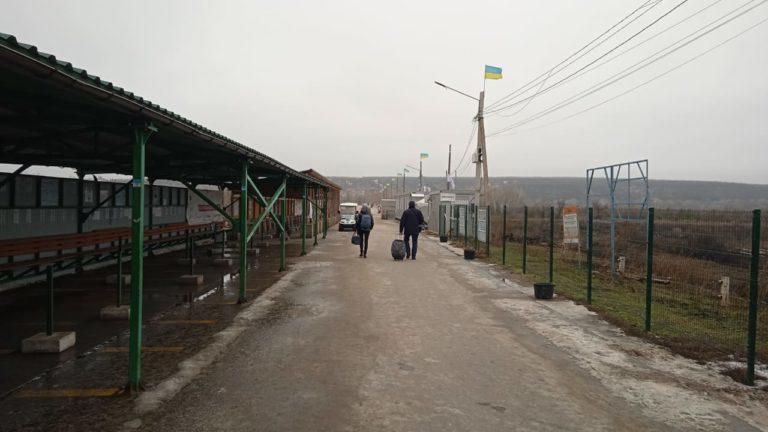 Сьогодні пройти лінію розмежування можна через КПВВ “Станиця Луганська”, а завтра ㅡ ще й на “Новотроїцькому”