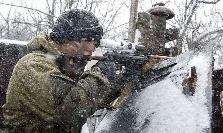 Позиции ВСУ в Донецкой области обстреляли пулеметчик и снайпер боевиков. Есть раненый украинский боец, — штаб ООС