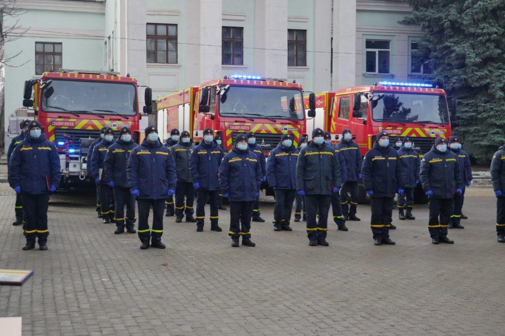 Спасатели 6 громад Донетчины получили новую спецтехнику и костюмы (ФОТО)