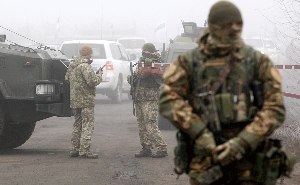 Передачу 4 полонених з т.з. “ЛДНР” призупинили. Не вилетів літак із заручниками, — голова ТКГ