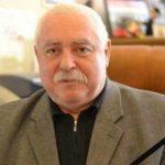 <div class='tooltipster-wrapper'><img class='tooltiper-img' src="https://freeradio.com.ua/wp-content/uploads/2021/01/Oleksandr-Sukhomovskyj-150x150.jpeg"><h5>Александр Сухомовский</h5><span style="font-weight: 400;">75 лет. Директор школы-лицея № 7 в Виннице.</span>
<span style="font-weight: 400;">Получил звание “Заслуженный работник образования Украины” (2006), награжден нагрудным знаком Министерства образования и науки Украины “Василий Сухомлинский” (2006), медалью Польского Сейма и Грамотой консула Польши за популяризацию польского языка и культуры</span></div>