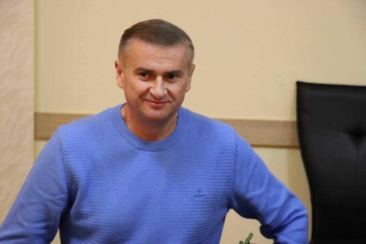 Зображення до посту: Мер-рекордсмен, депутати — “парашутисти” і матріархат у райраді. Підсумки місцевих виборів на Донеччині