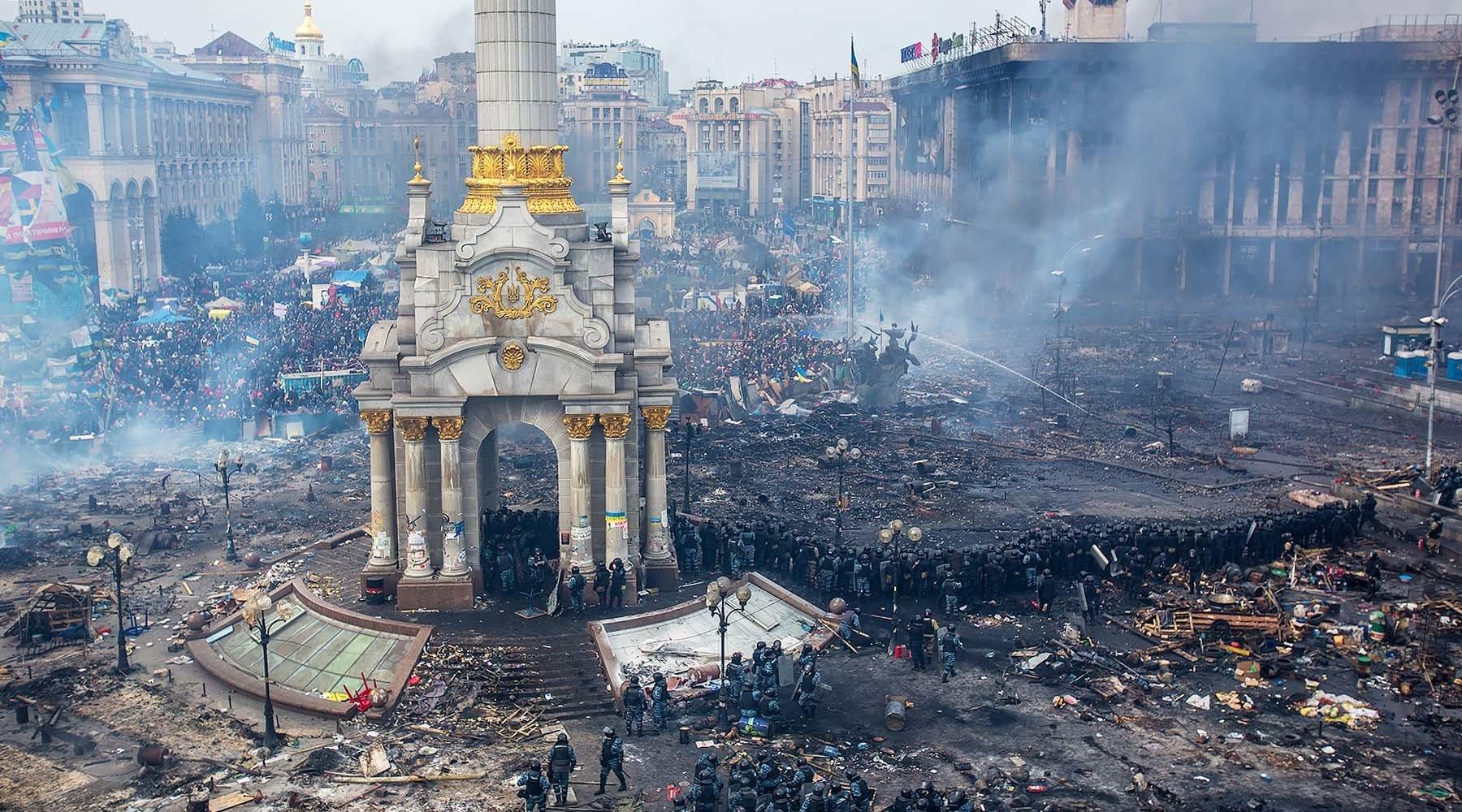 Майдан Независимости во время событий Революции Достоинства в Киеве