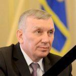 <div class='tooltipster-wrapper'><img class='tooltiper-img' src="https://freeradio.com.ua/wp-content/uploads/2021/02/Vasyl-Pisnyj-150x150.jpg"><h5>Василий Писный</h5>58 лет. Генерал-лейтенант милиции, генерал-лейтенант, начальник УМВД Украины во Львовской области (2008-2010), начальник Департамента государственной службы борьбы с экономической преступностью МВД Украины (2014-2015), заместитель начальника Главного управления по борьбе с коррупцией и организованной преступностью Службы безопасности Украины (2015-2019)</div>