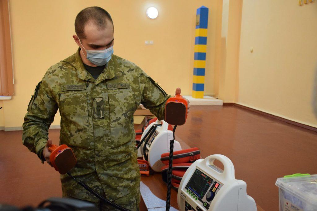 На КПВВ Донбасу з’являться дефібрилятори та комплекти реанімації, — ДПСУ