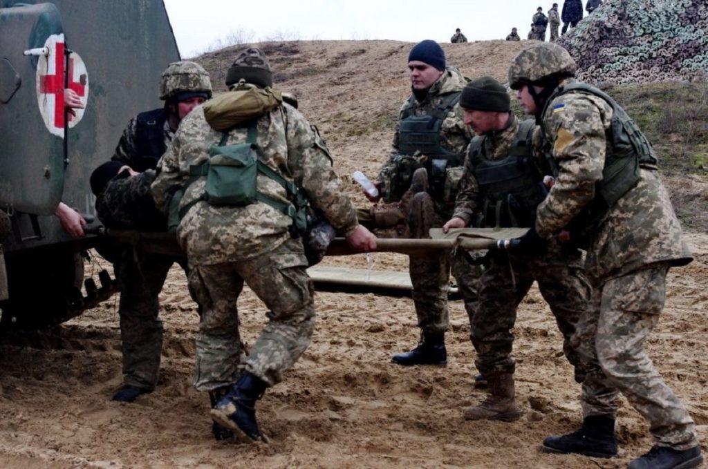 Бойовики поранили двох українських військових на Донеччині та Луганщині