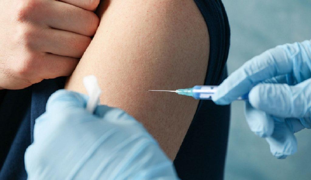 На старте кампании по вакцинации против коронавируса Донетчина получит около 32 тысяч доз препарата