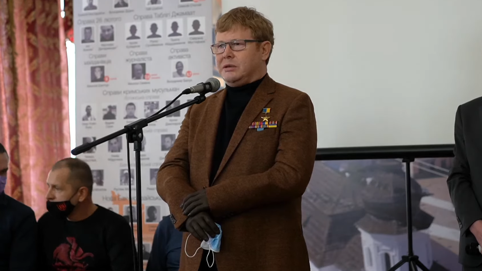 Владимир Жемчугов выступает на презентации платформы "Освобождение пленных" в Киеве