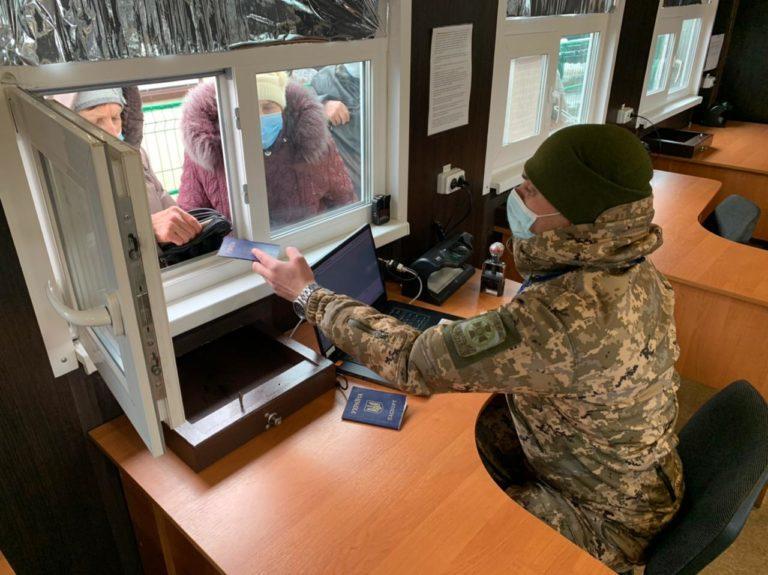 Ситуація на КПВВ: пройти лінію зіткнення сьогодні можна лише на “Станиці Луганській”