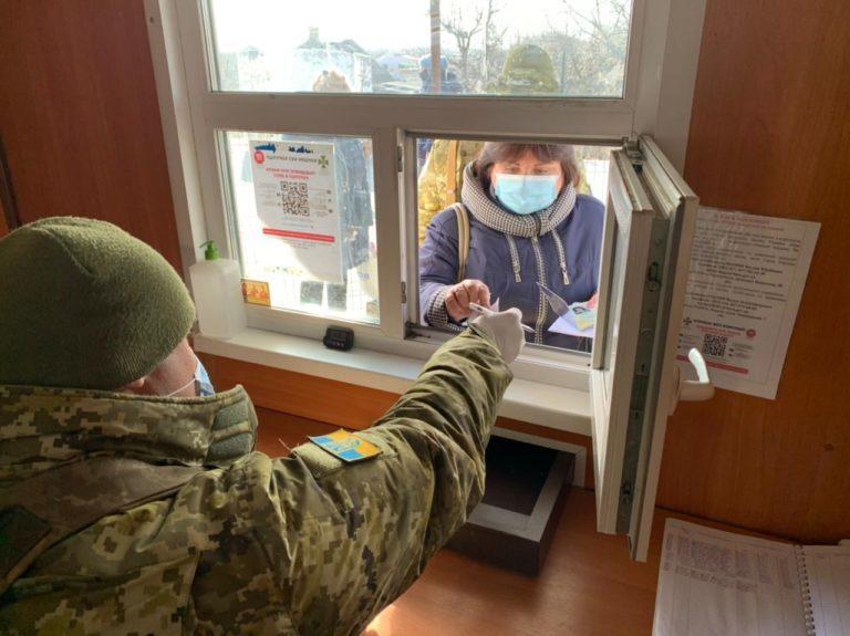 Сьогодні фактично працює лише “Станиця Луганська”, а завтра можна буде пройти через “Новотроїцьке”