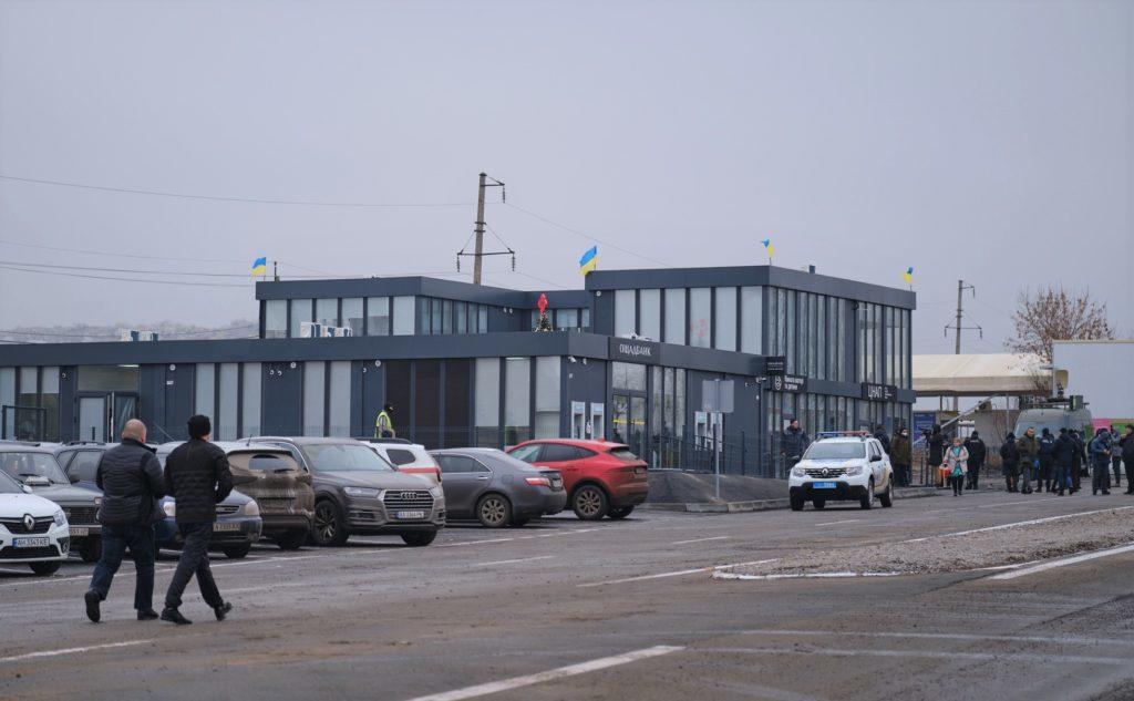 Сегодня пересечь линию соприкосновения можно через “Новотроицкое” и “Станицу Луганскую”