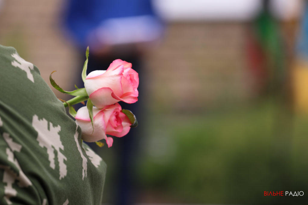 У школі Торецька тепер є меморіальна дошка на честь учениці, яка загинула під час обстрілів