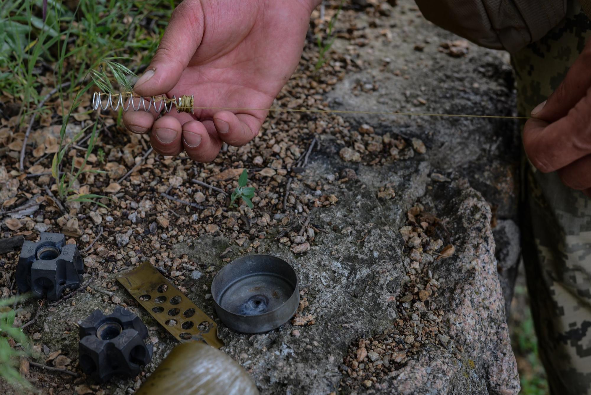 Боевики сбросили две мины ВОГ-17 рядом с жилым домом в поселке Гранитное под Волновахой
