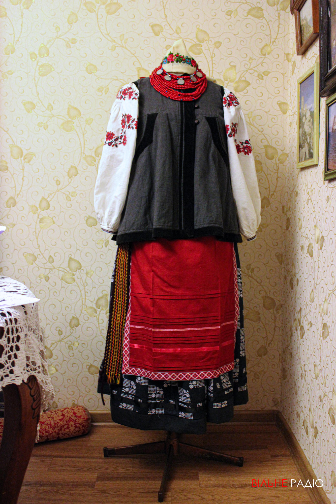 Традиційний український стрій, відтворений майстринями з Бахмута